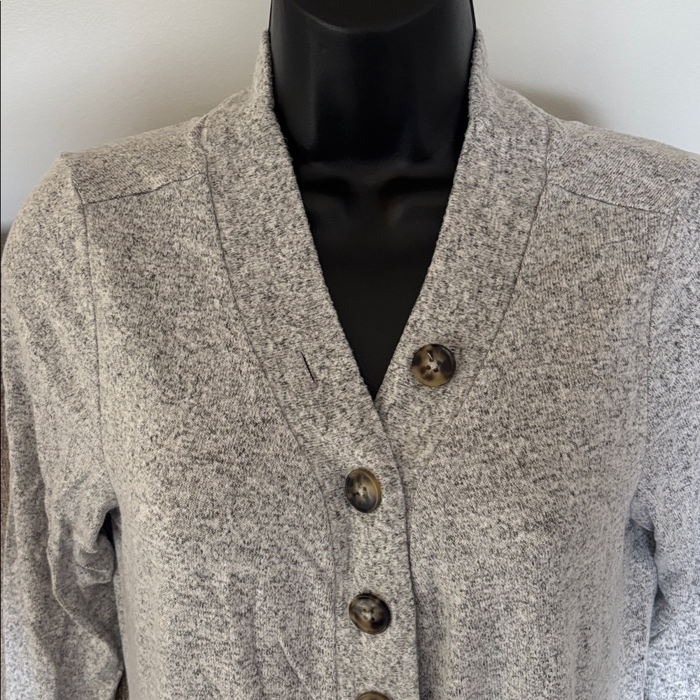 Market & Spruce Women’s Heather Gray Button-Up size M - Picture 3 of 5